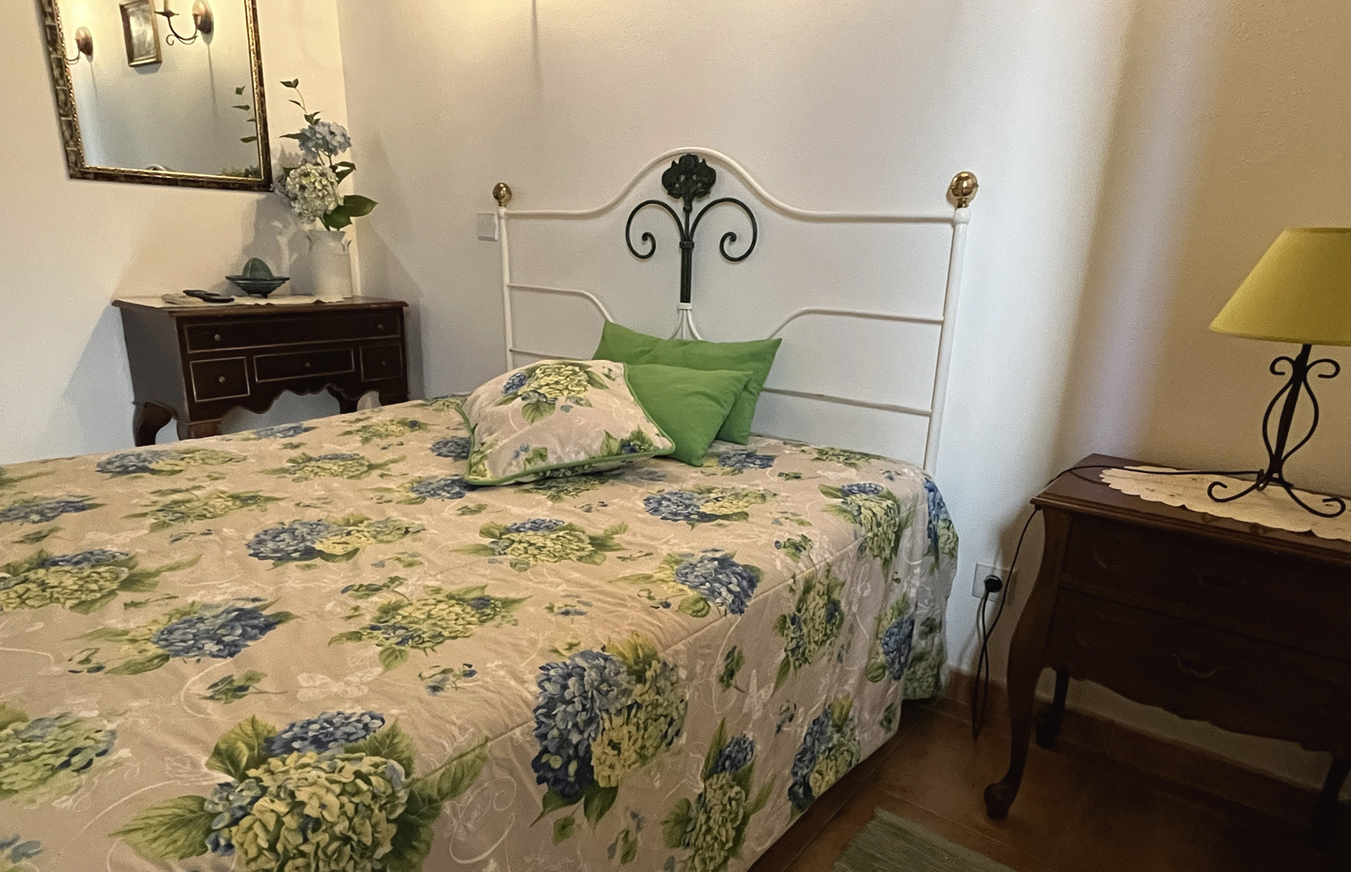 Quarto-das-Hortensias-Monte-dos-Avós-2